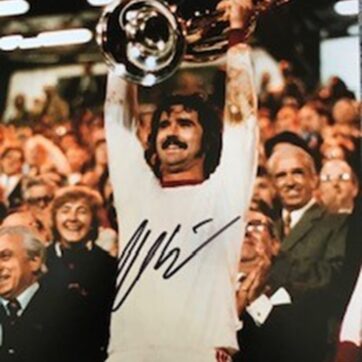 Gerd Müller - Der bomber lyfter bucklan