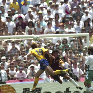 Kennet Andersson nickar in 4-0 1994